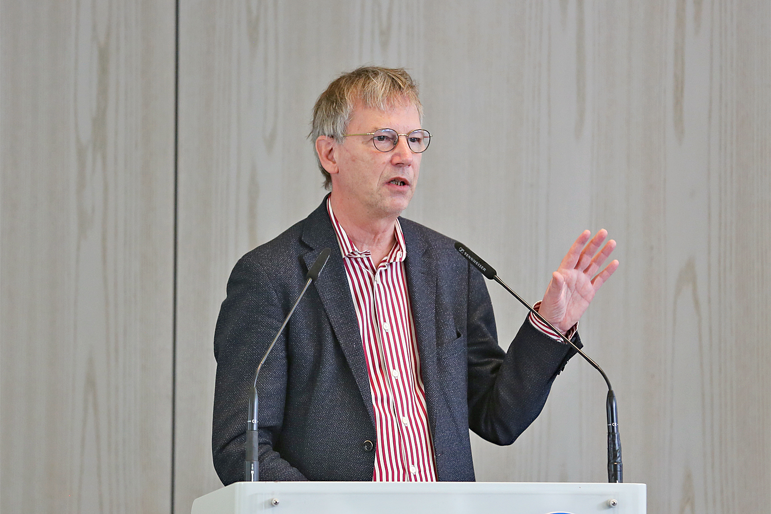 Prof. Dr. med. Hans-Georg KrÃ¤usslich