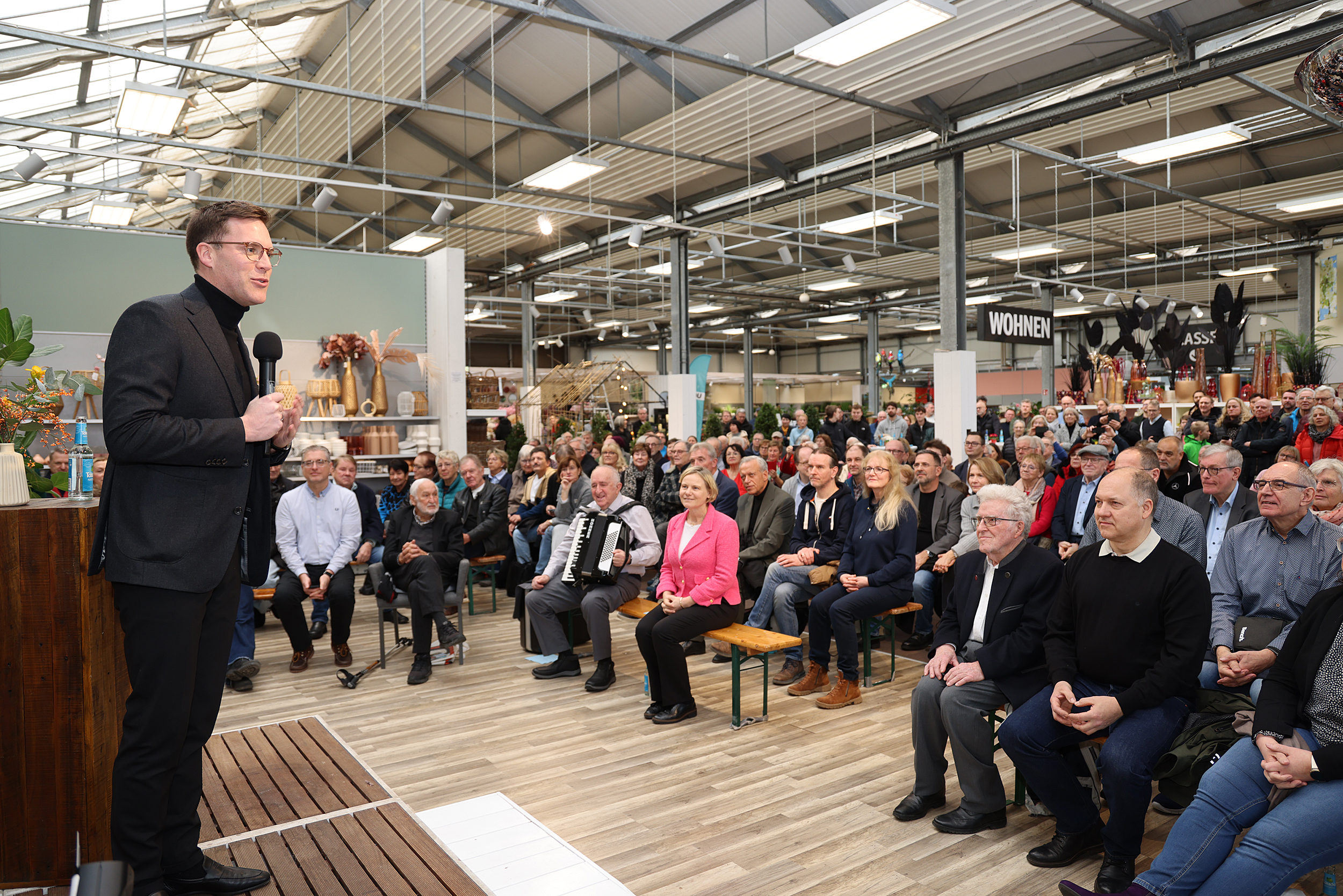 �Hagel live� begeisterte im Florapark Wiesloch: 300 Interessierte beim Wahlkampfauftakt von Christiane Staab MdL (CDU) mit dem CDU-Spitzenkandidaten Manuel Hagel / Klartext f�r Baden-W�rttemberg (Foto: Busse)